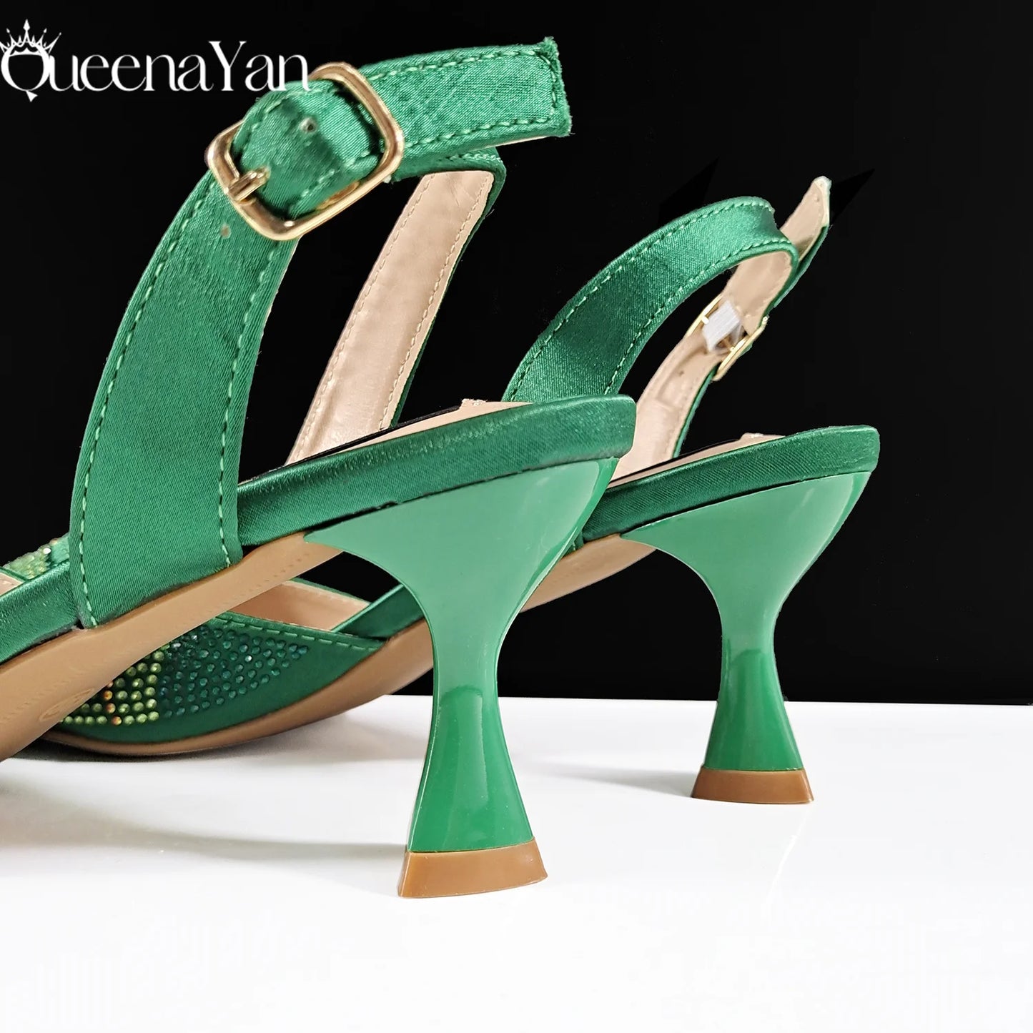 Élégance festive : Spot Goods Talons éblouissants et pochette longue chic Combinaison parfaite de chaussures et de sacs pour occasions spéciales