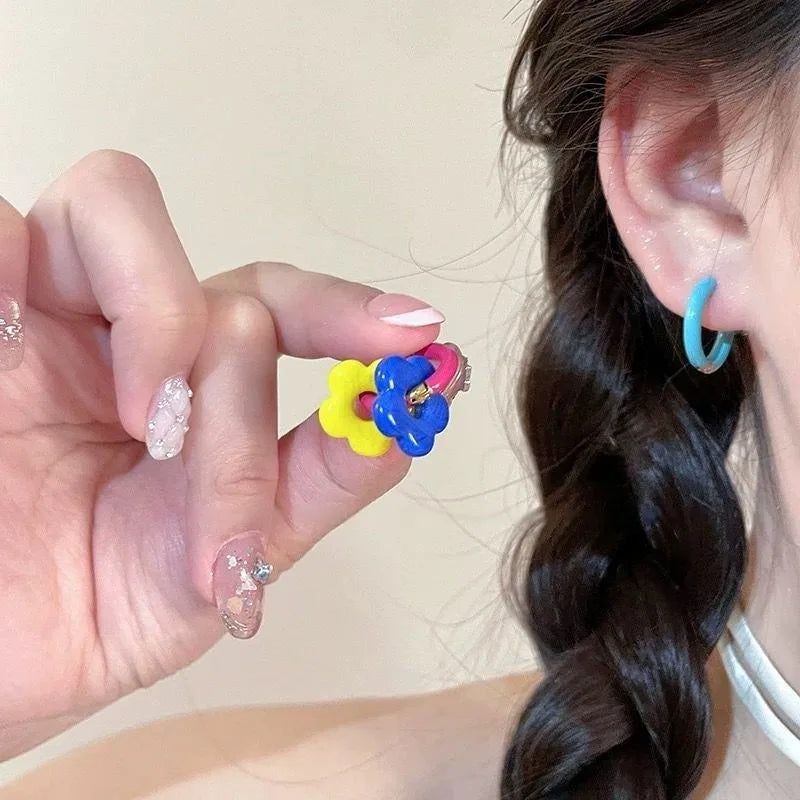 Boucles d'oreilles asymétriques colorées à fleurs pour femmes et filles, créoles réglables en émail faites à la main, bijoux de vacances, cadeaux mignons