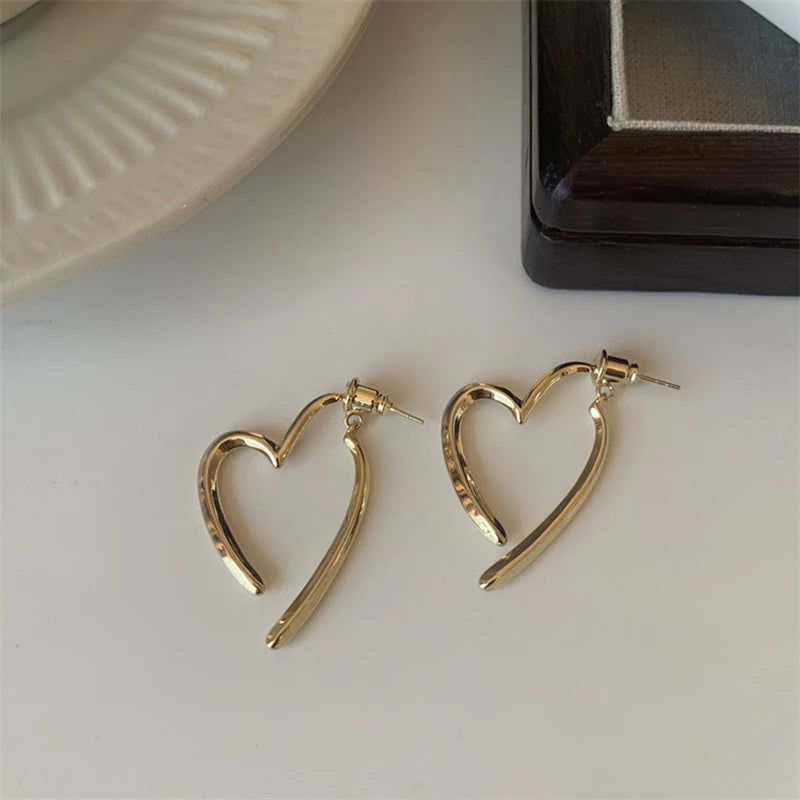 Boucles d'oreilles d'amour de personnalité pour femmes, Design de Niche, boucles d'oreilles dorées pour filles, bijoux simples, cadeau argenté