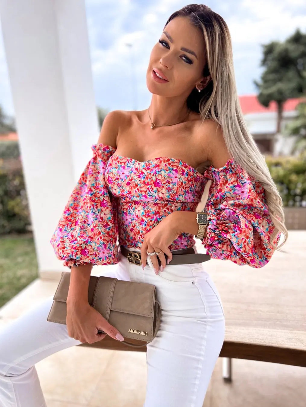 chemises et blouses sexy,chemisier courte fleuris blanche femme nouvelle collection 2024,vêtements femmes tendances 2024,blouse a épaule dénudé manche longue femme,haut dos nus femme elegant chic