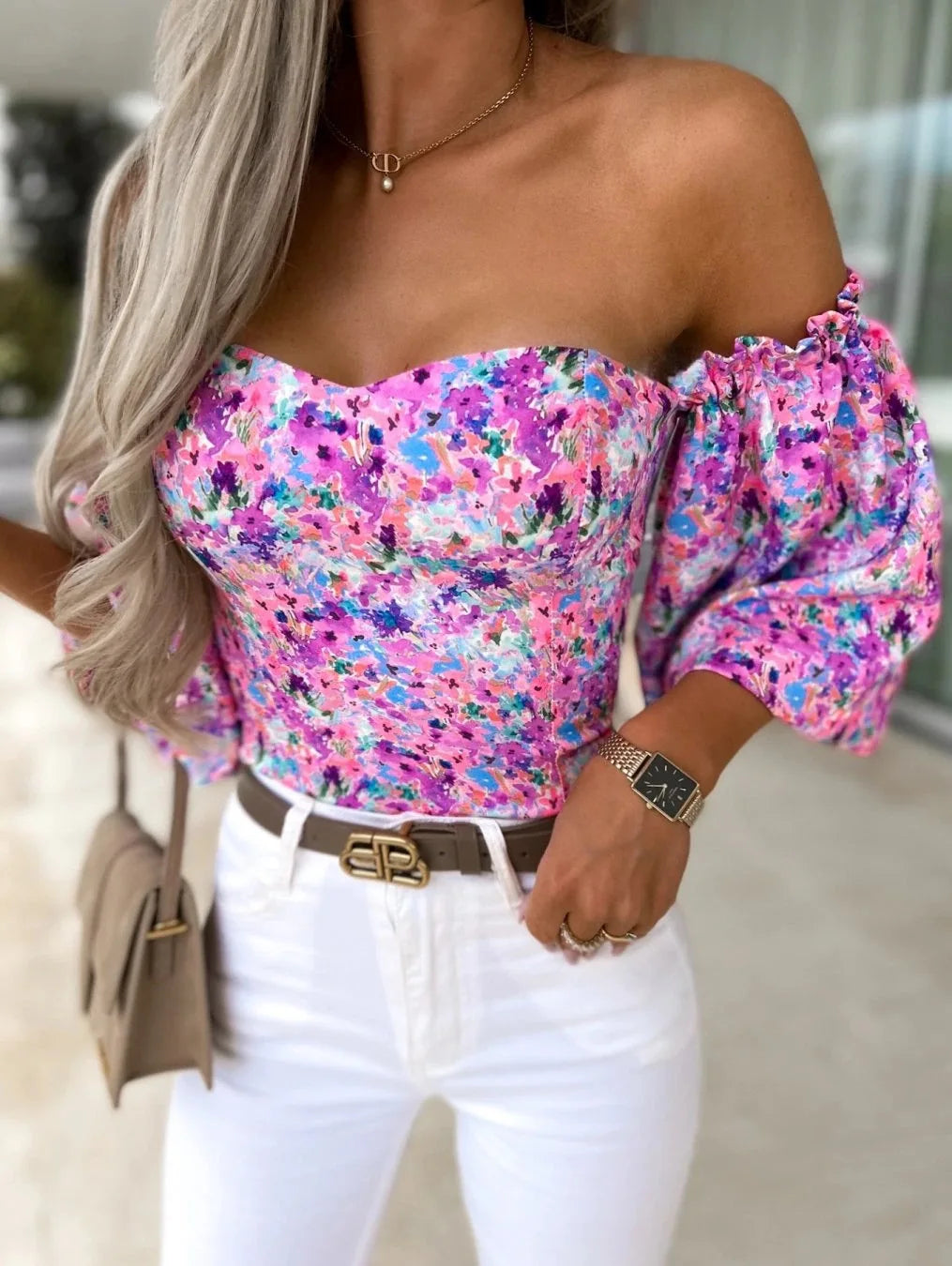 chemises et blouses sexy,chemisier courte fleuris blanche femme nouvelle collection 2024,vêtements femmes tendances 2024,blouse a épaule dénudé manche longue femme,haut dos nus femme elegant chic