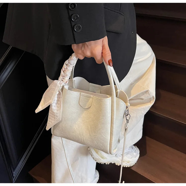 2025 printemps/été Style populaire, luxe léger pour femmes Texture haut de gamme-sac à bandoulière seau riche-mode tendance