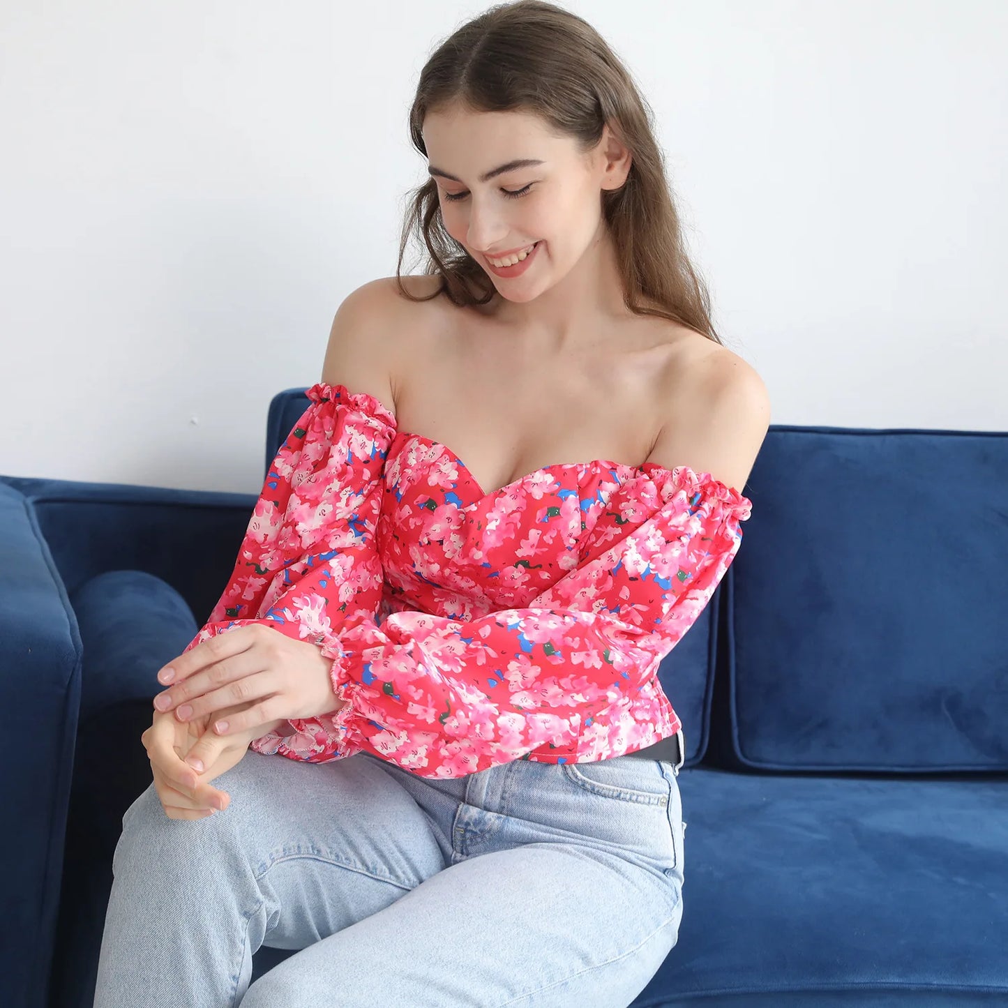 chemises et blouses sexy,chemisier courte fleuris blanche femme nouvelle collection 2024,vêtements femmes tendances 2024,blouse a épaule dénudé manche longue femme,haut dos nus femme elegant chic