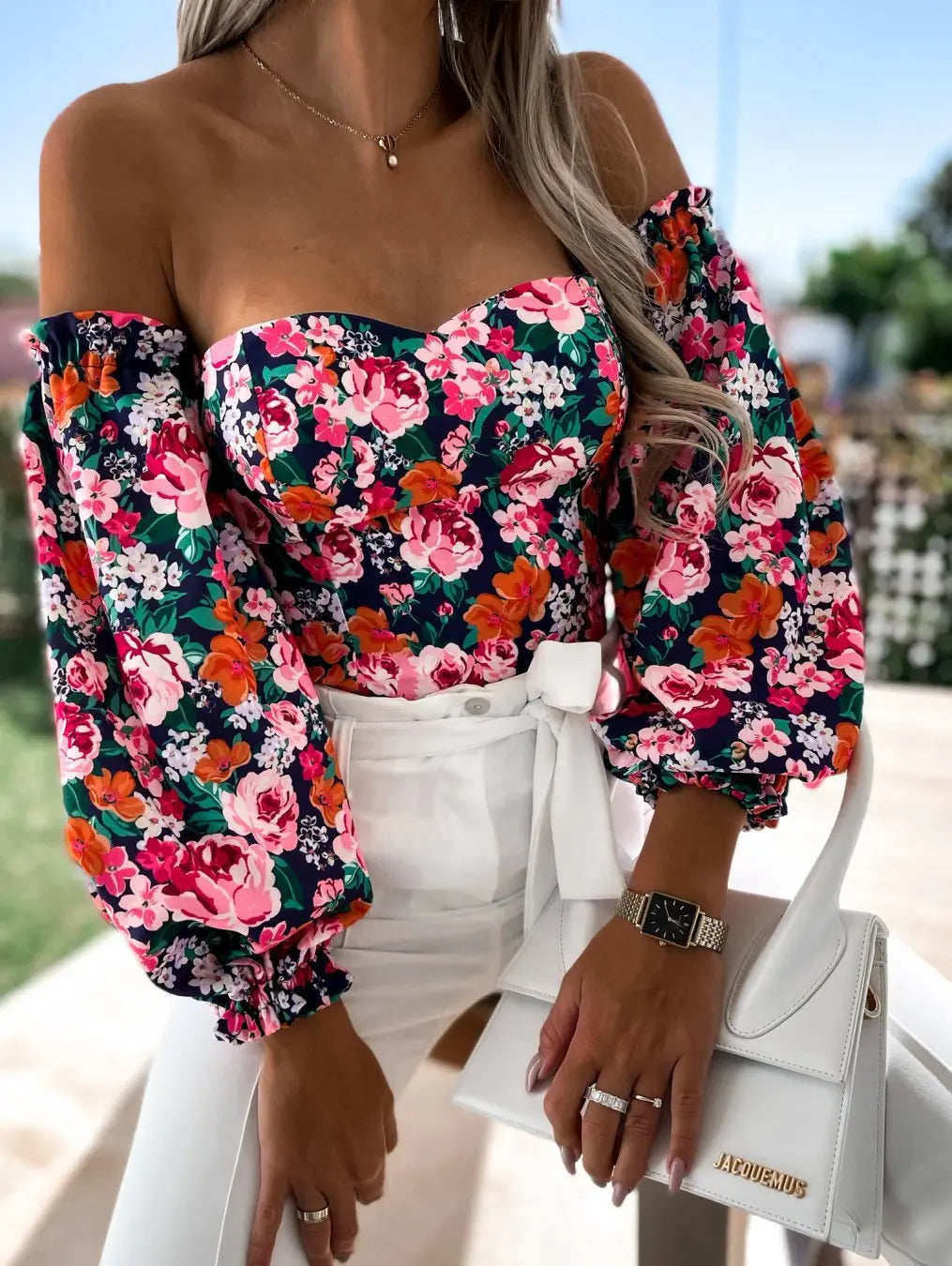chemises et blouses sexy,chemisier courte fleuris blanche femme nouvelle collection 2024,vêtements femmes tendances 2024,blouse a épaule dénudé manche longue femme,haut dos nus femme elegant chic