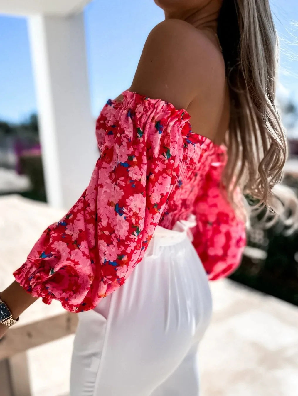 chemises et blouses sexy,chemisier courte fleuris blanche femme nouvelle collection 2024,vêtements femmes tendances 2024,blouse a épaule dénudé manche longue femme,haut dos nus femme elegant chic