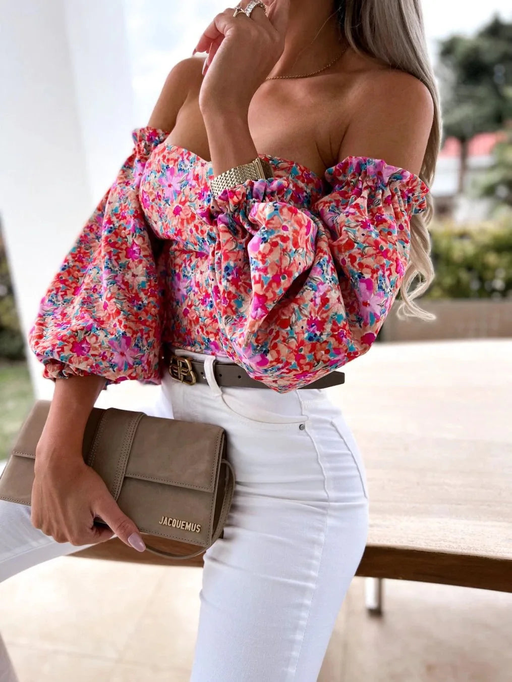 chemises et blouses sexy,chemisier courte fleuris blanche femme nouvelle collection 2024,vêtements femmes tendances 2024,blouse a épaule dénudé manche longue femme,haut dos nus femme elegant chic
