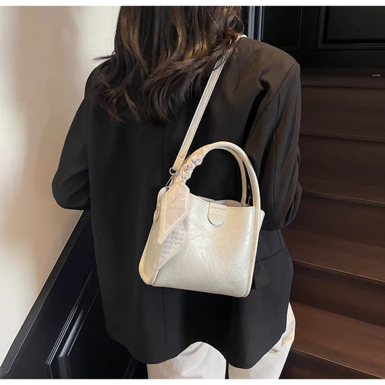 2025 printemps/été Style populaire, luxe léger pour femmes Texture haut de gamme-sac à bandoulière seau riche-mode tendance