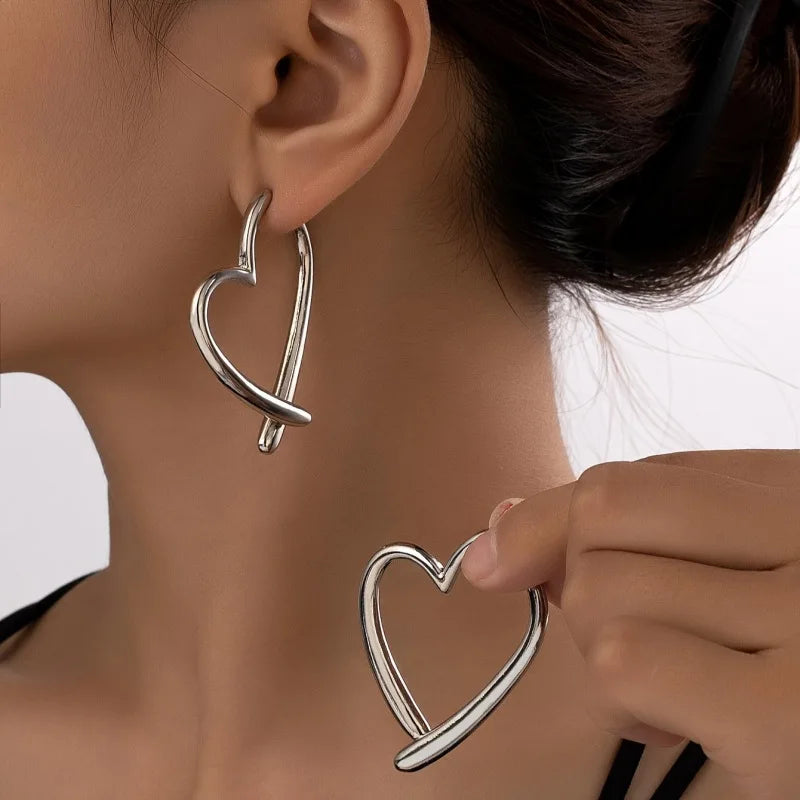 Boucles d'oreilles d'amour de personnalité pour femmes, Design de Niche, boucles d'oreilles dorées pour filles, bijoux simples, cadeau argenté