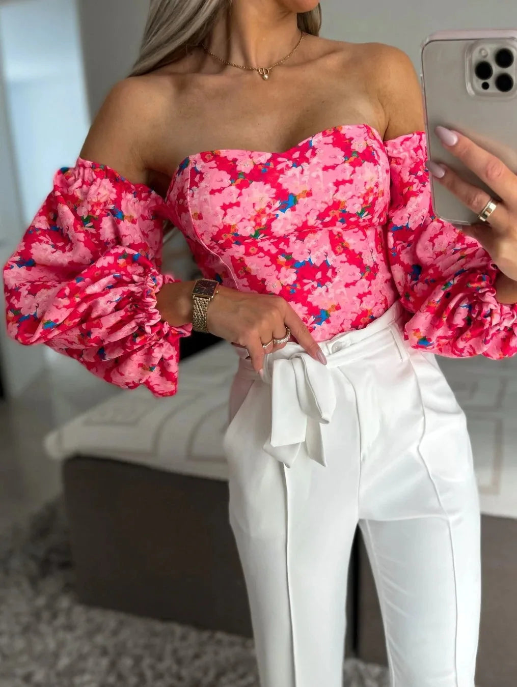 chemises et blouses sexy,chemisier courte fleuris blanche femme nouvelle collection 2024,vêtements femmes tendances 2024,blouse a épaule dénudé manche longue femme,haut dos nus femme elegant chic