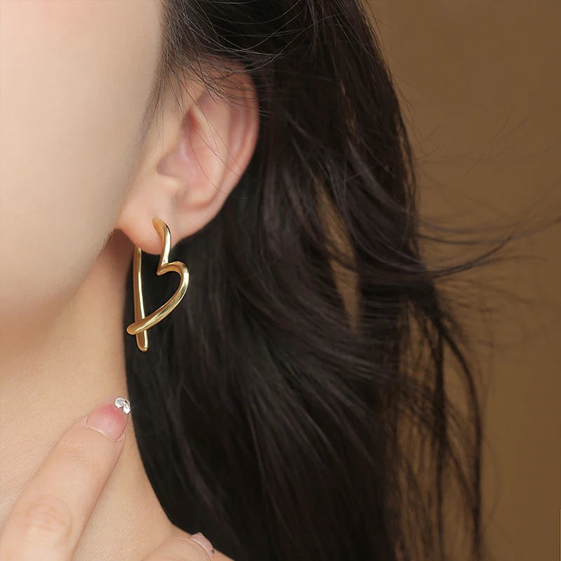 Boucles d'oreilles d'amour de personnalité pour femmes, Design de Niche, boucles d'oreilles dorées pour filles, bijoux simples, cadeau argenté